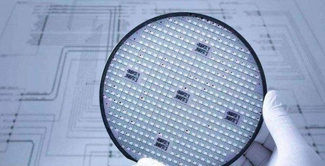 制造芯片的原材料，却被外资握在手中 中企打破垄断净赚2.7亿