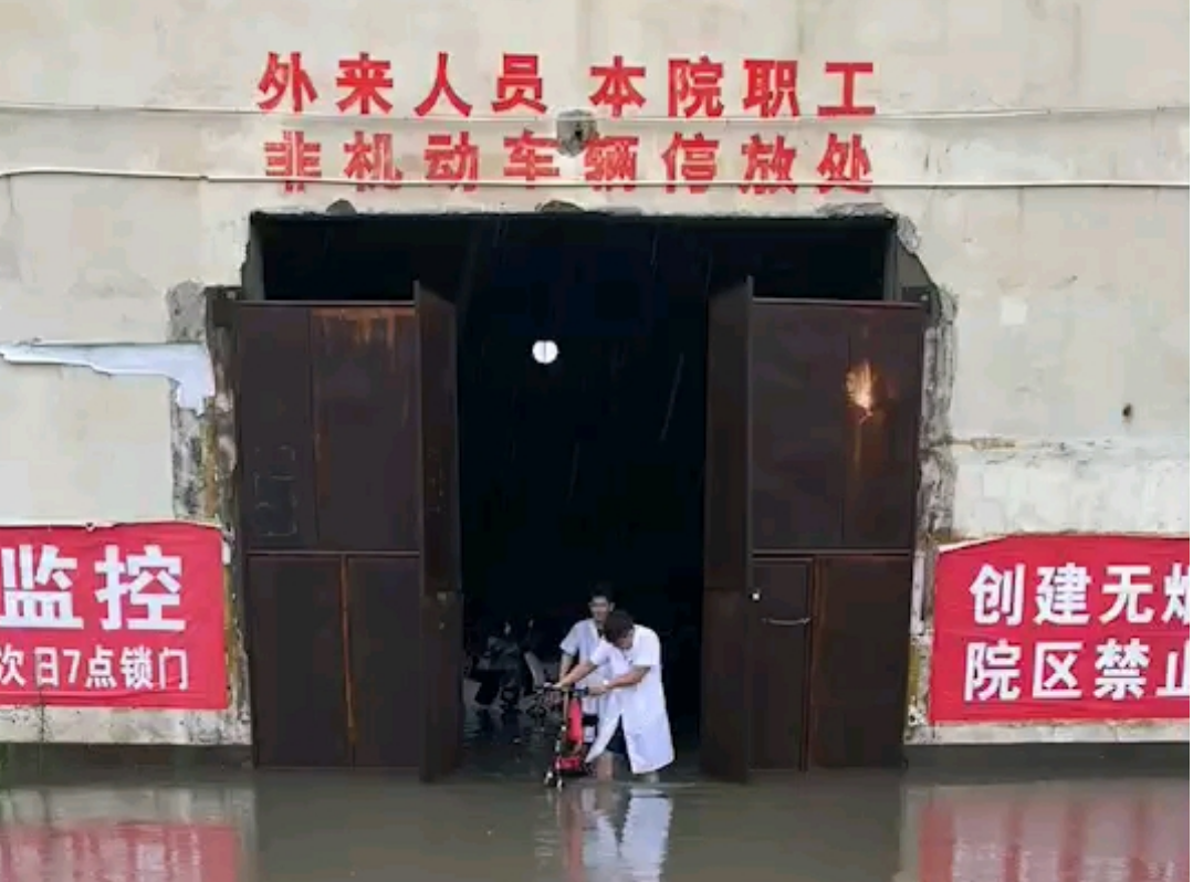 河南新乡辉县市民：物资缺乏救援力量不足，需要更多关注