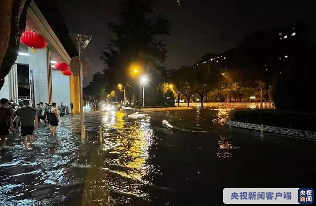 强降雨导致北京五处道路积水断路，排水集团已启动二级响应