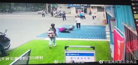 成都老人摸瓷中学生？民警:无意中踩到了学生行李箱 没有认领