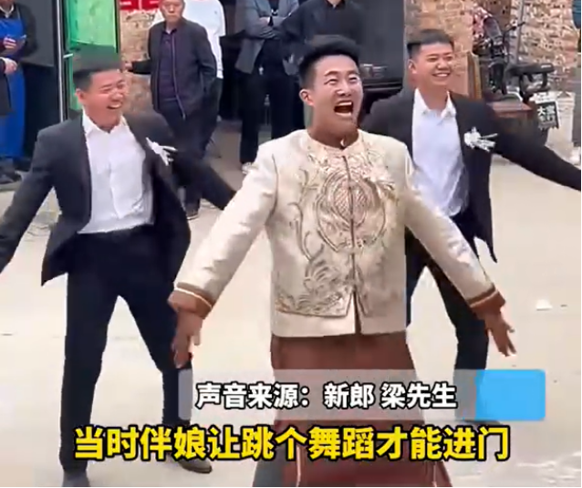 当幼儿园男老师接亲时被要求跳舞