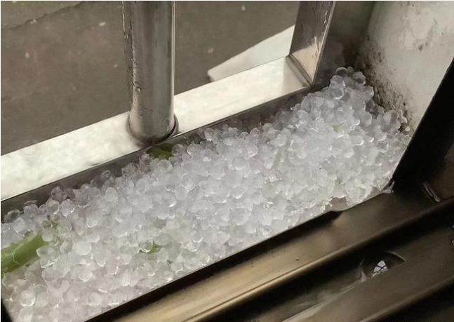 浙江丽水遭冰雹:像鸡蛋大密集落下
