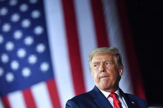 美众议院通过决议 要求彭斯罢免特朗普