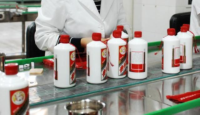 贵州茅台、五粮液股价今日同创历史新高，短