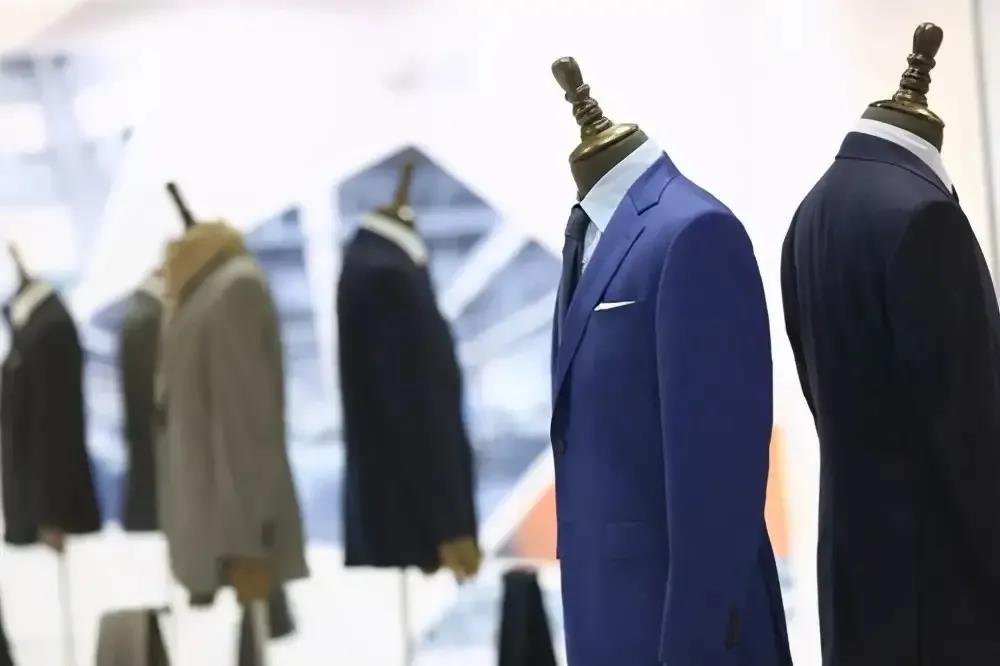 市值蒸发200亿 2000个中国第一男装