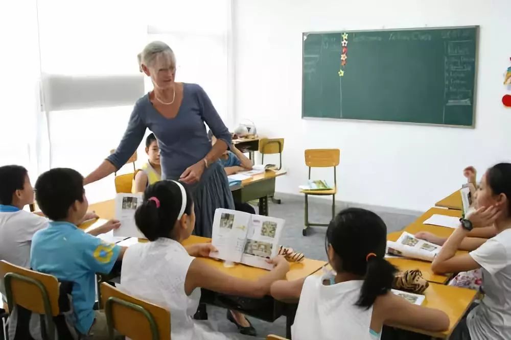 保守的新东方敢亏的好未来谁才是教培“一哥