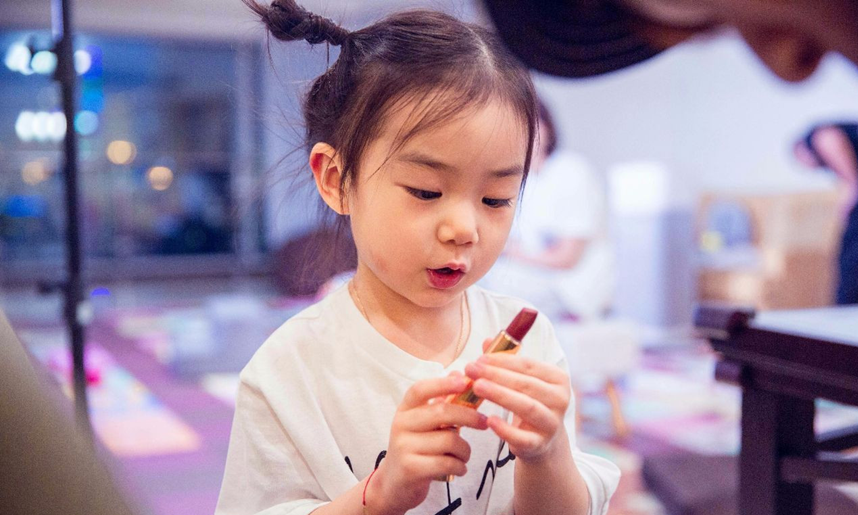 《颜值经济》从娃娃手里抢孩子的美是好生意