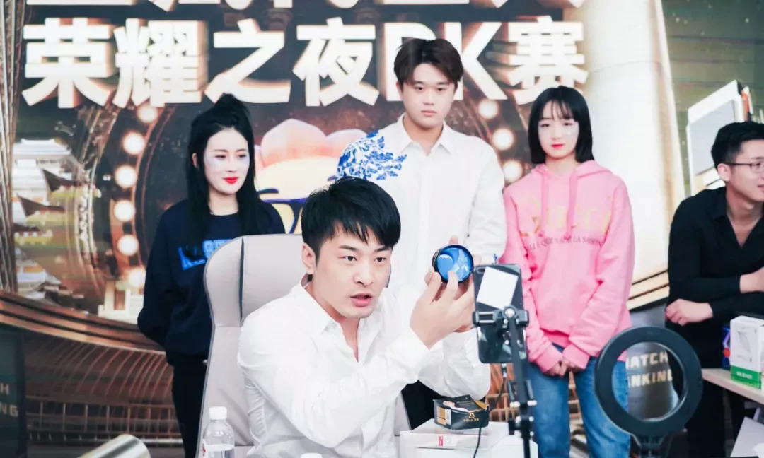 被惩罚 停止直播 失去一切:辛巴家族的危