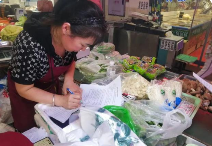 黑龙江省双鸭山市：明码标价进市场，维护市