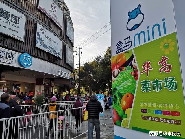 上海大妈还是会玩 把“对手”拉进她的“地