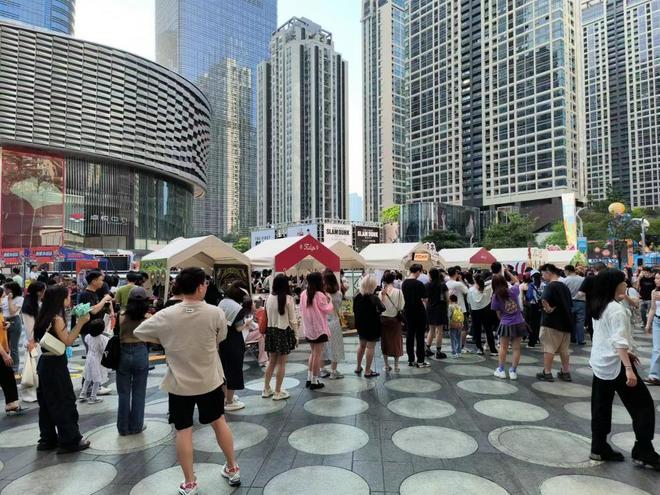 商圈人流创近年来新高 “五一”假期深圳消