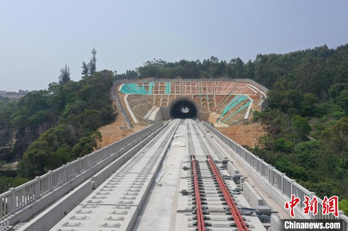 智能施工助力新建福厦铁路第一标段无砟轨道