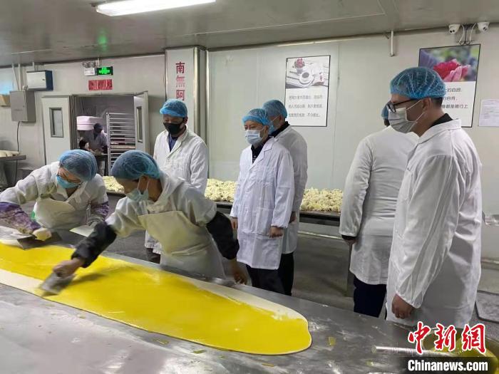 浙江金华酥饼产业拥抱标准化探索传统小吃产
