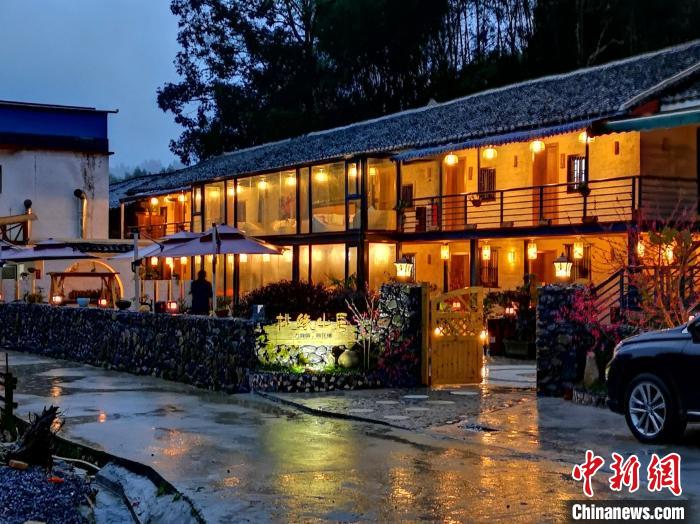 广东授予首批“南粤森林人” 探索森林旅游